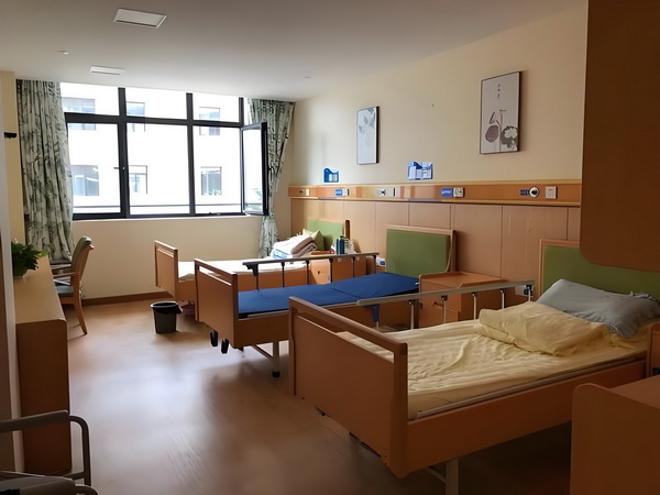 转深户流程_专访导演饶晓志：对《万里归途》满意和骄傲 骄傲政部据财继伟介绍长楼